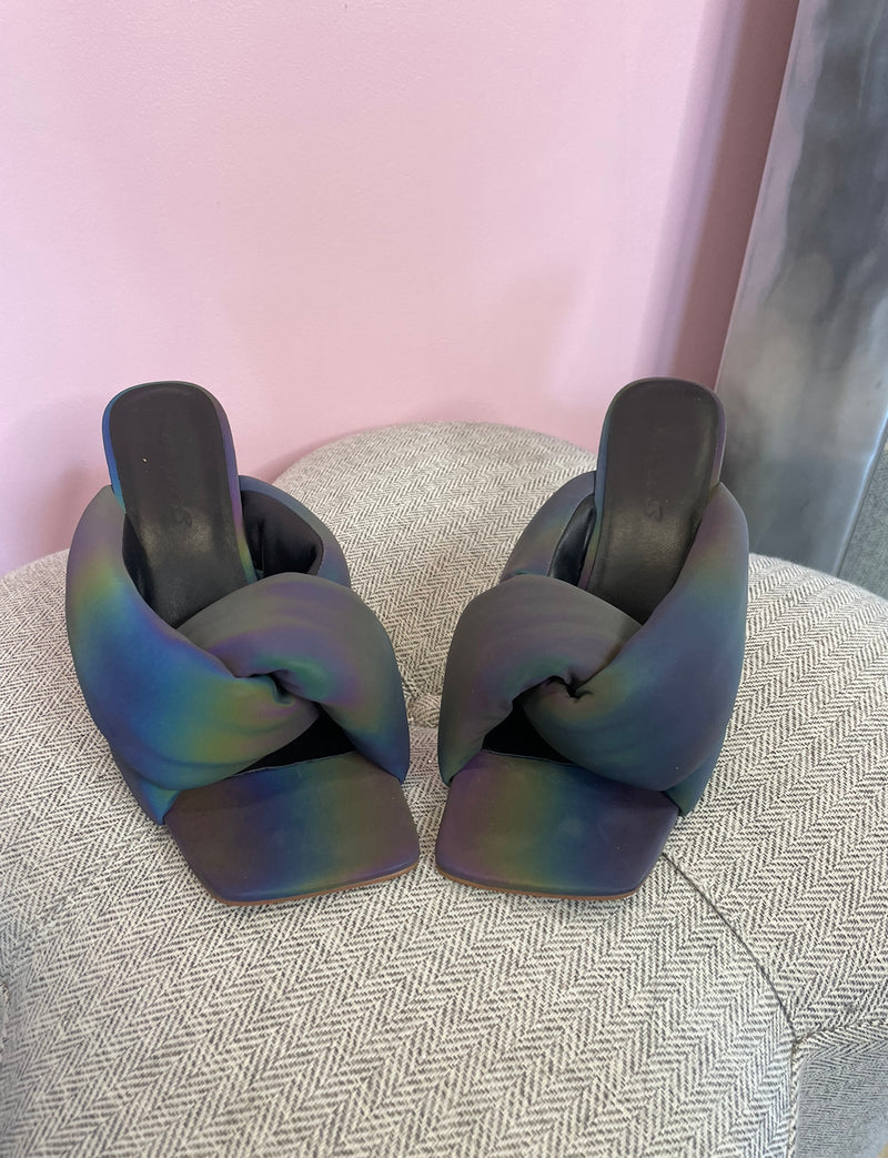 Reflector puffer light me up heel